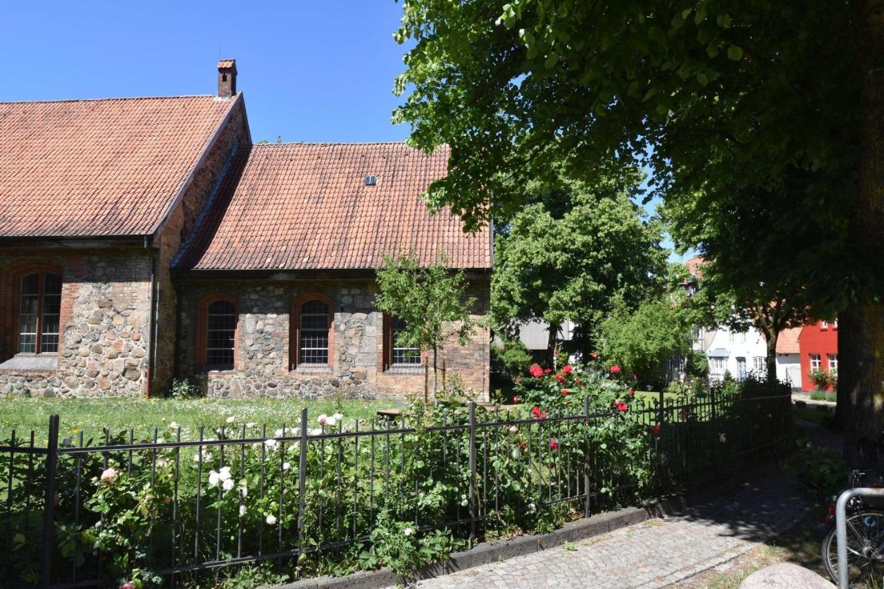 Fewo1846 - Altes Steuermannhaus - Uriges Reihenhaus Mit 2 Schlafzimmern In Der Altstadt 플렌스부르크 외부 사진